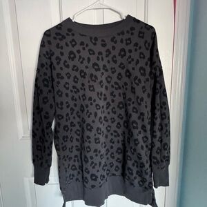 Old Navy Oversized Women's Black Leopard Print Crewneck